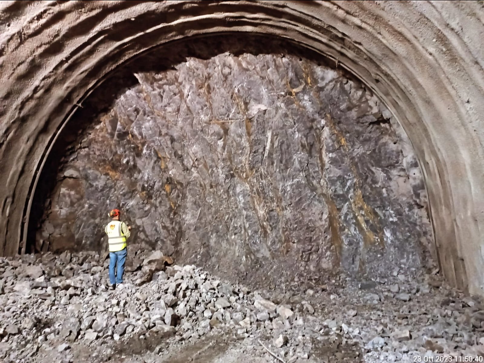 Assistenza geologica e rilievo geomeccanico del fronte di scavo in galleria